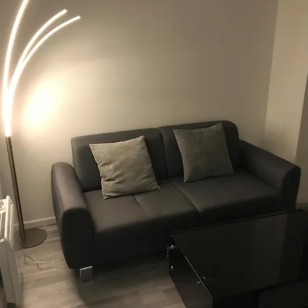 Homestay Lit Personne, Espaces Partages, 10km De Paris, 2km Du Metro *