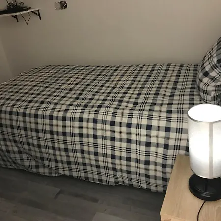 Homestay Lit Personne, Espaces Partages, 10km De Paris, 2km Du Metro *